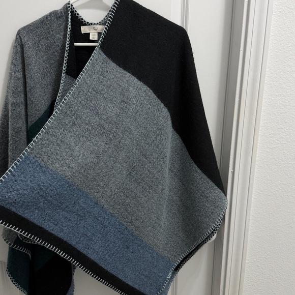 FRANCESCA'S Green Blue Color Block Shawl Poncho Acrylic Blanket Scarf RUANA - Picture 6 of 7